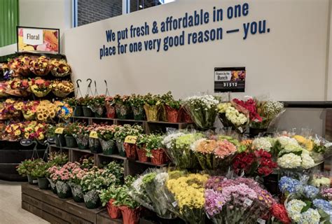 Does Food Lion Sell Flowers: A Blooming Discussion on Retail Floral Offerings